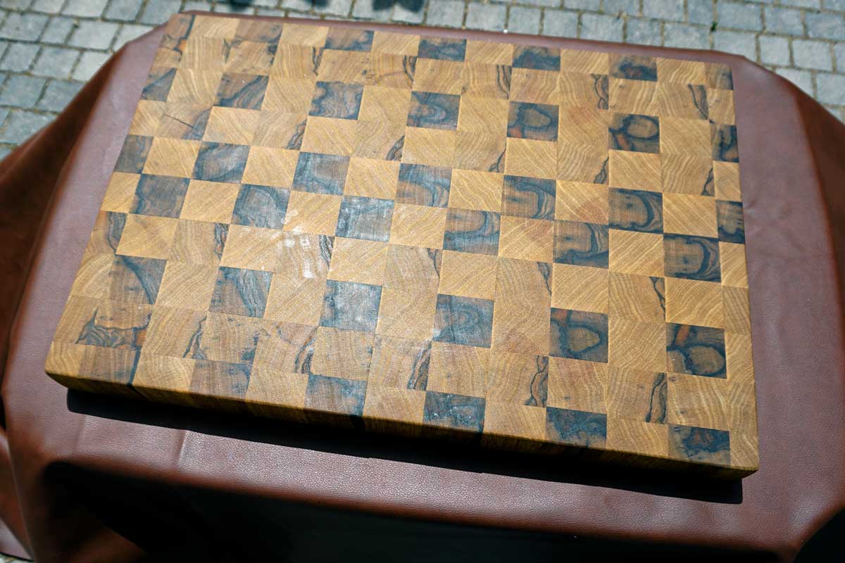 קרש חיתוך גדע מעץ לימבה | End Grain Butcher Block