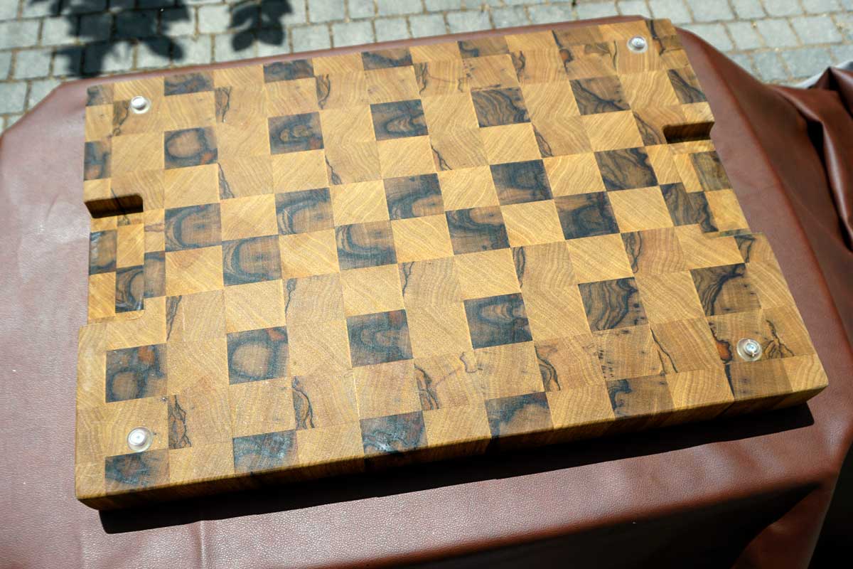 קרש חיתוך גדע מעץ לימבה | End Grain Butcher Block